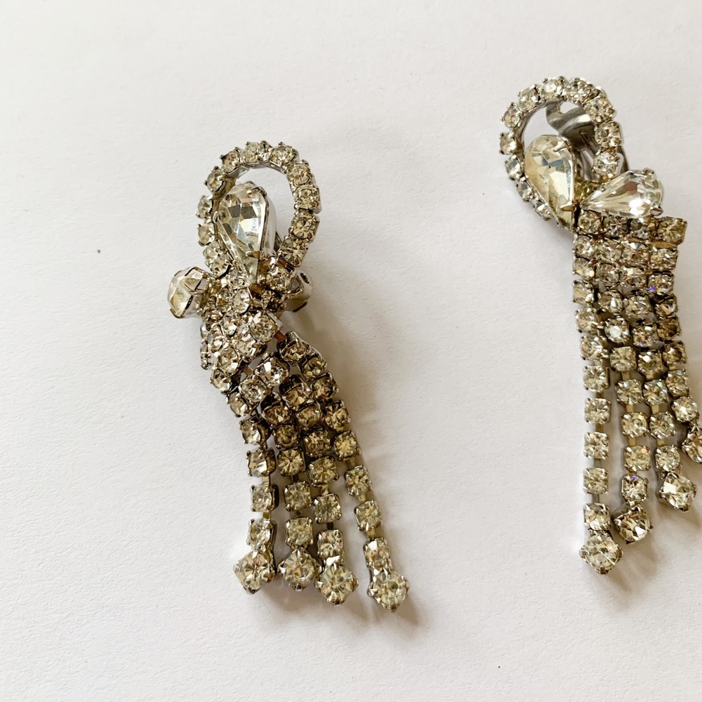 Vintage 1960 Rhinestone Clip on Earrings. - Picture 2 of 9